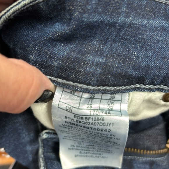 GUESS Jean Shorts - Size 29 - Picture 3 of 4